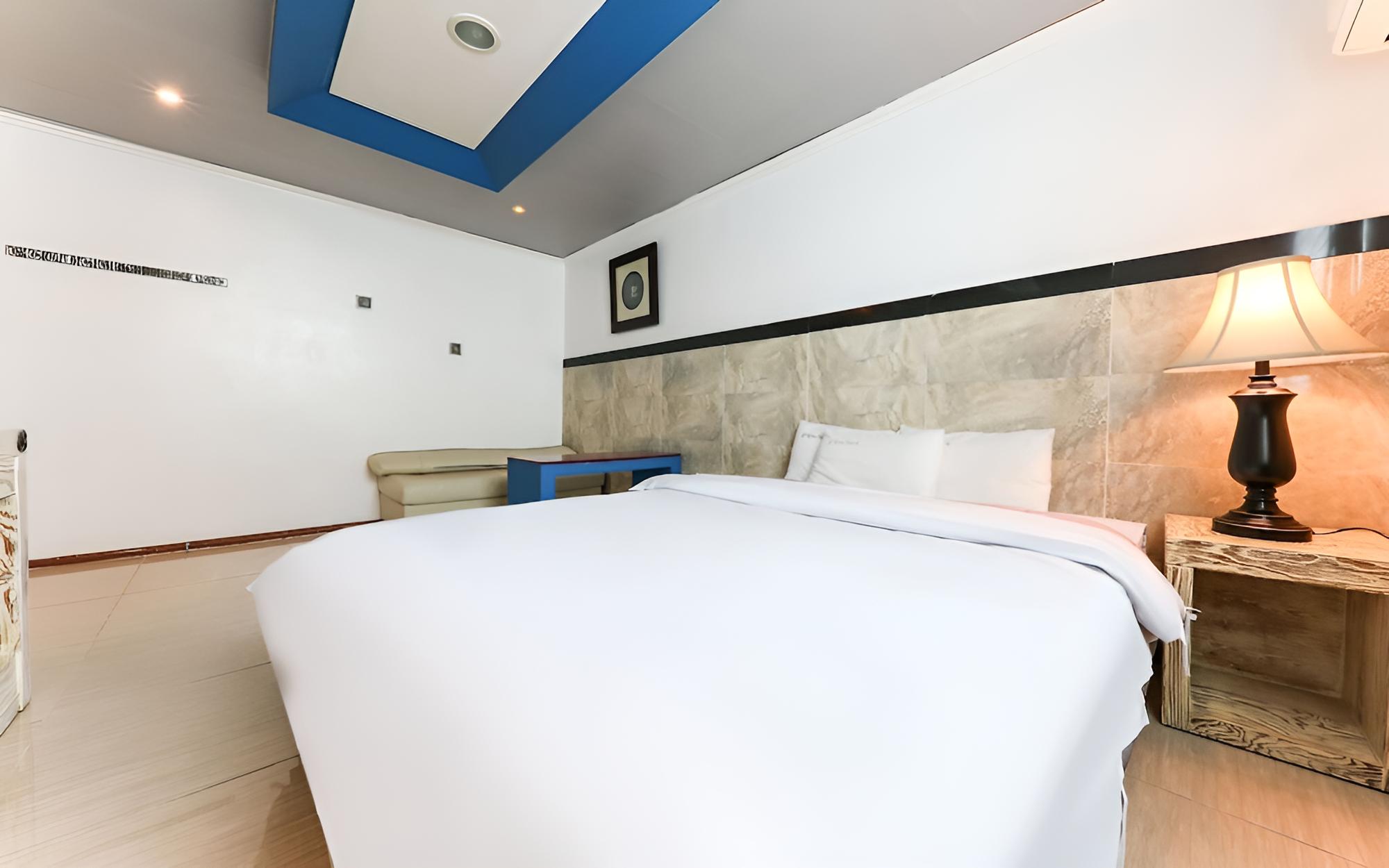 Room (Standard Room) - Photo 4