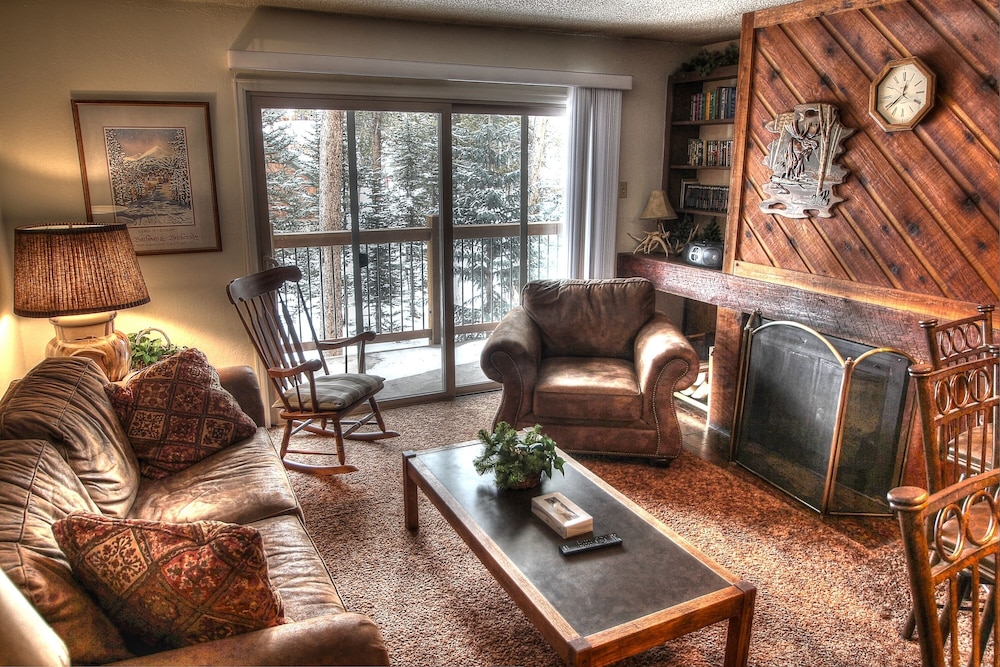 Condo, 2 Bedrooms