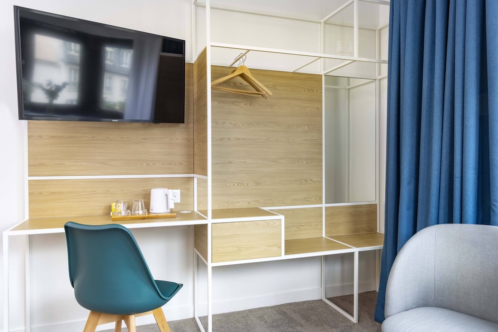 Superior Double Room thumbnail 5