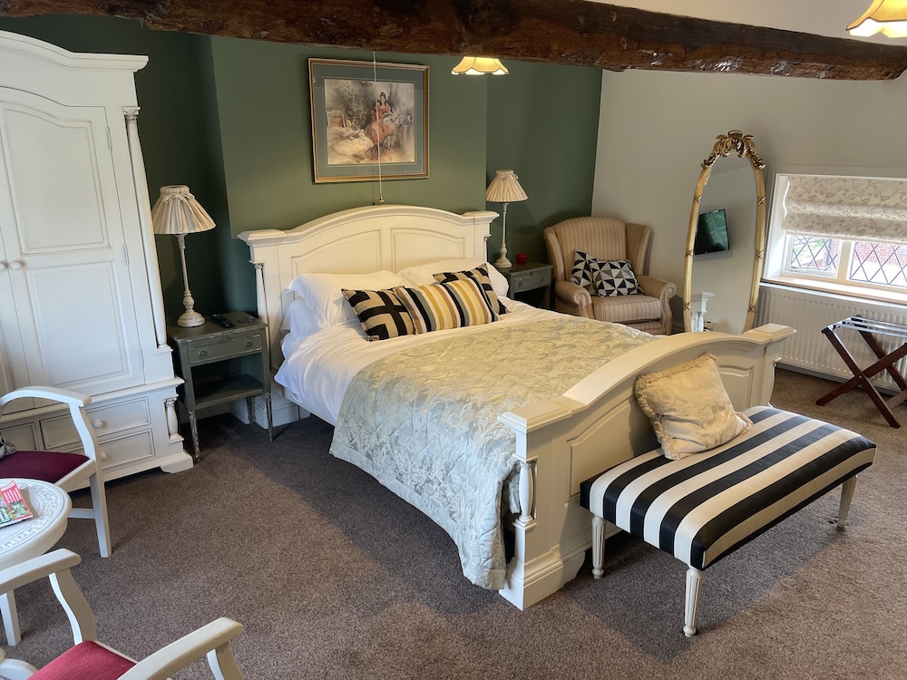 Elite Room, 1 King Bed, Garden View