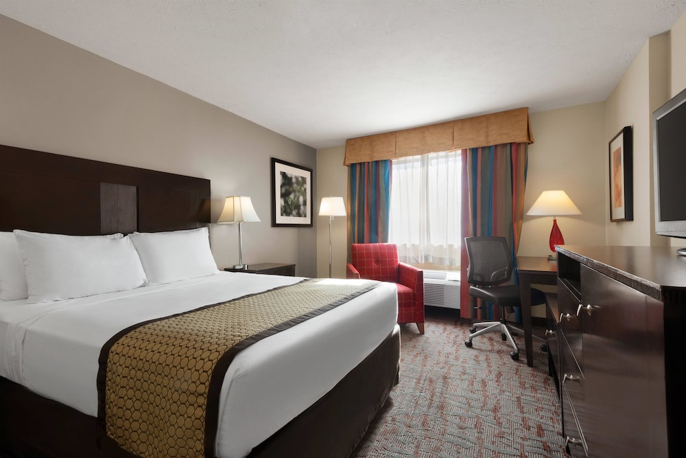 Room, 1 Queen Bed, Accessible, Non Smoking (Mobility) - Photo 1