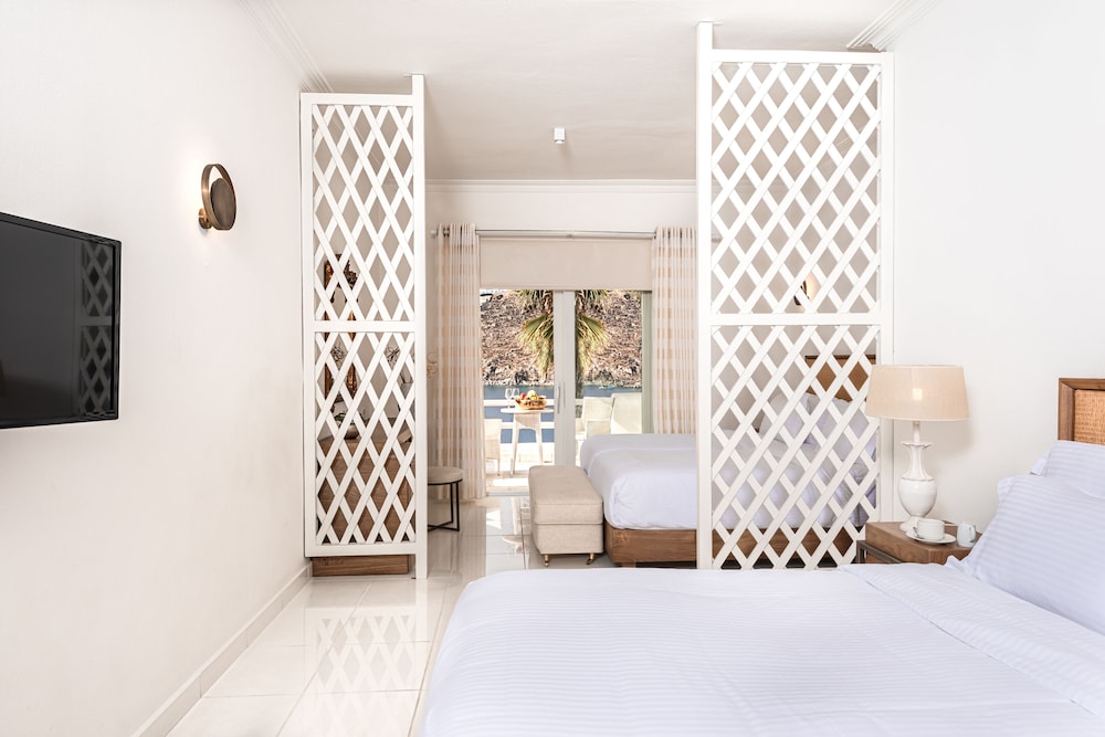 Simple Life Suite with Outdoor Hot Tub, Sea View - Photo 9