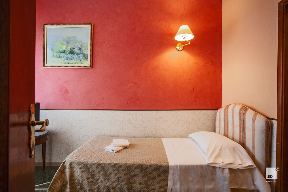 Standard Triple Room thumbnail 5