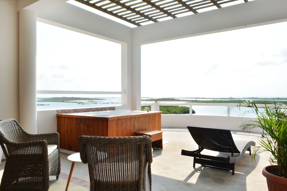 Penthouse, 3 Bedrooms, Lake View photo 2
