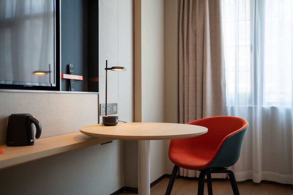 Standard Room, 1 King Bed (Extra Floor Space) - Photo 4