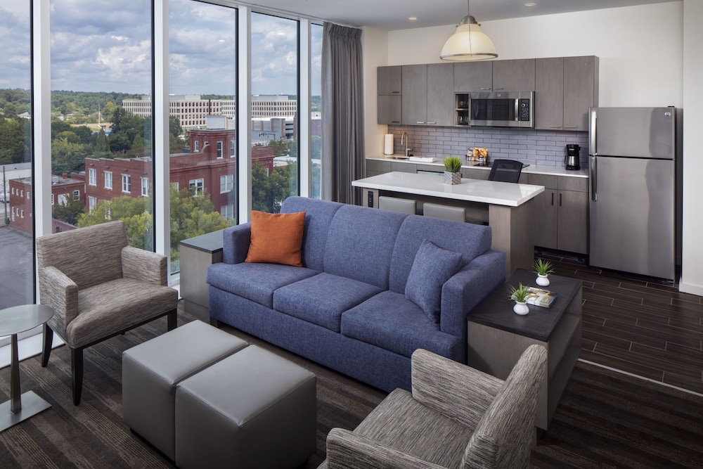 Suite, 2 Bedrooms, Accessible (1 King Bed, 2 Queen Beds) photo 1