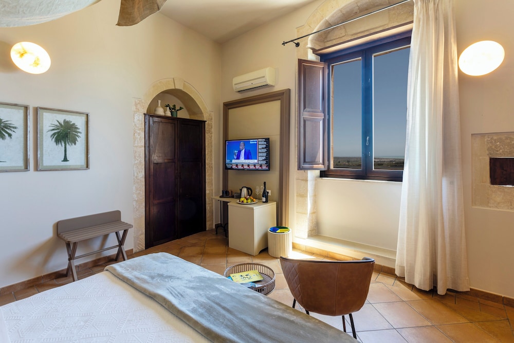 Superior Double Room, 1 Queen Bed, Ensuite, Sea View photo 3