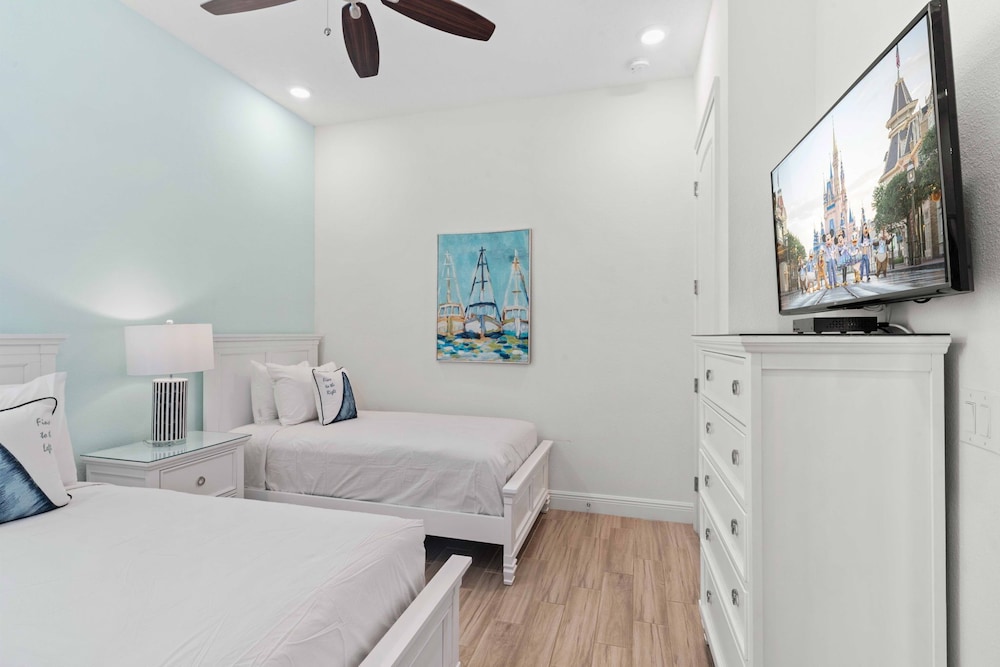 House (4 Bedrooms) - Photo 13