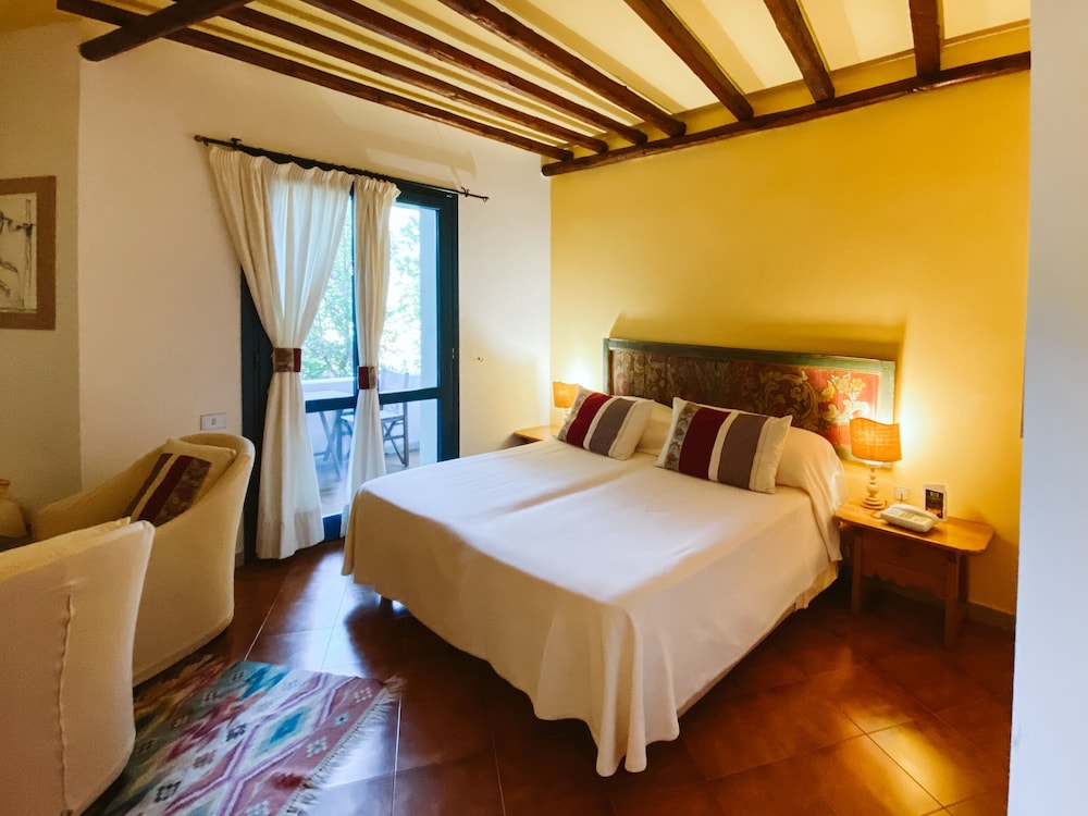 Deluxe Room - Photo 2