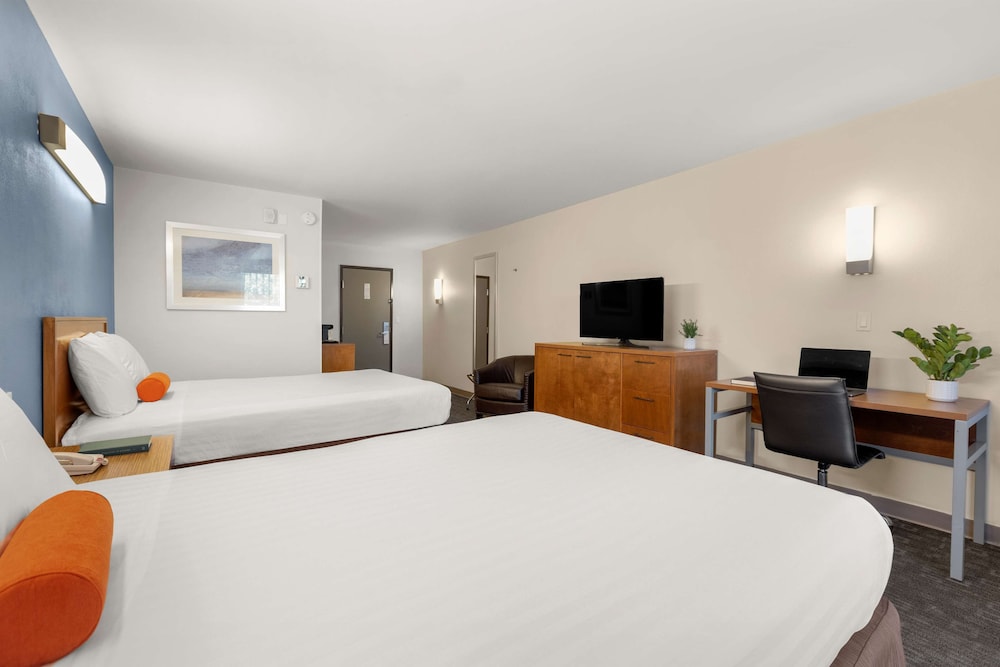 Two Queens Deluxe Room photo 3