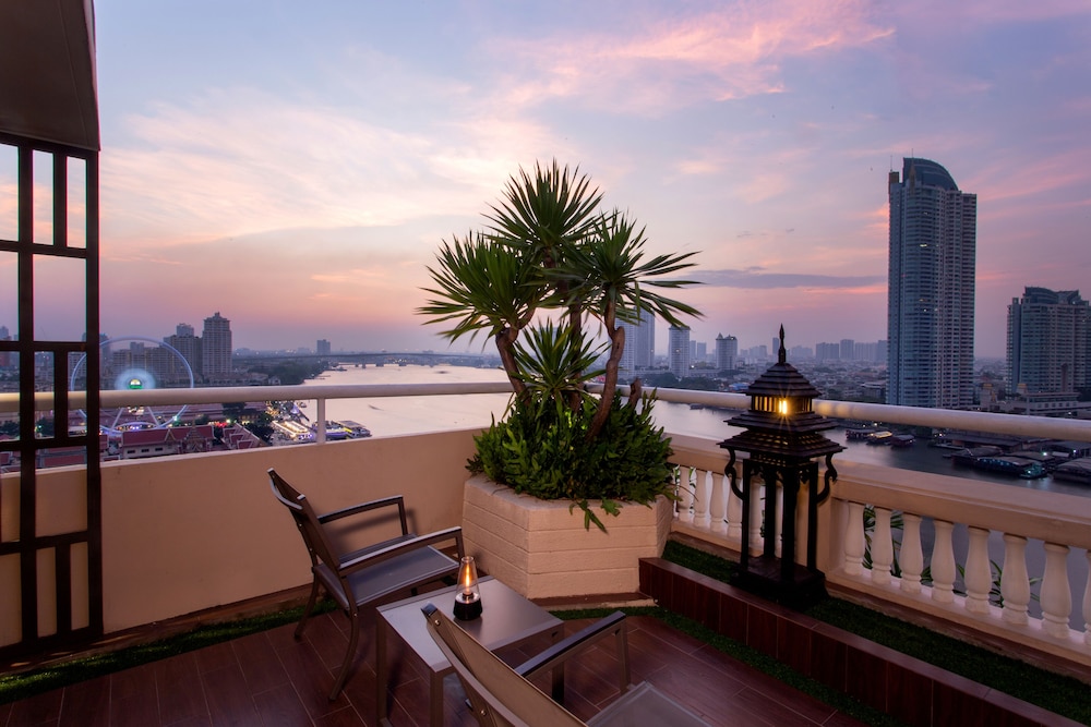 Suite, 1 King Bed, Terrace