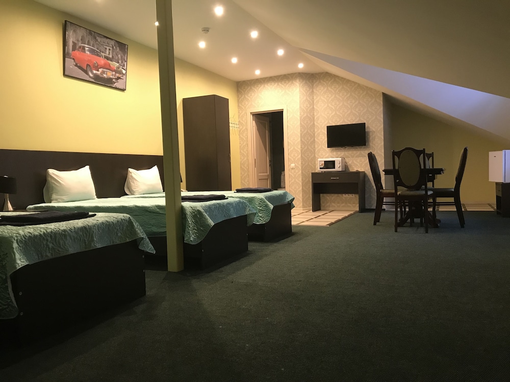 Standard Quadruple Room, Multiple Beds photo 2