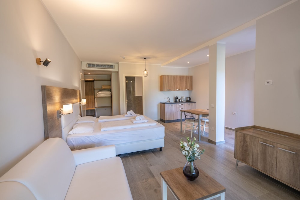Superior Studio, 1 Bedroom photo 3