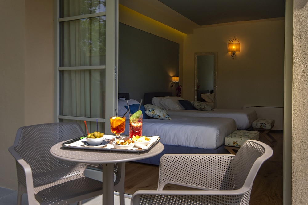 Suite, Multiple Beds - Photo 4