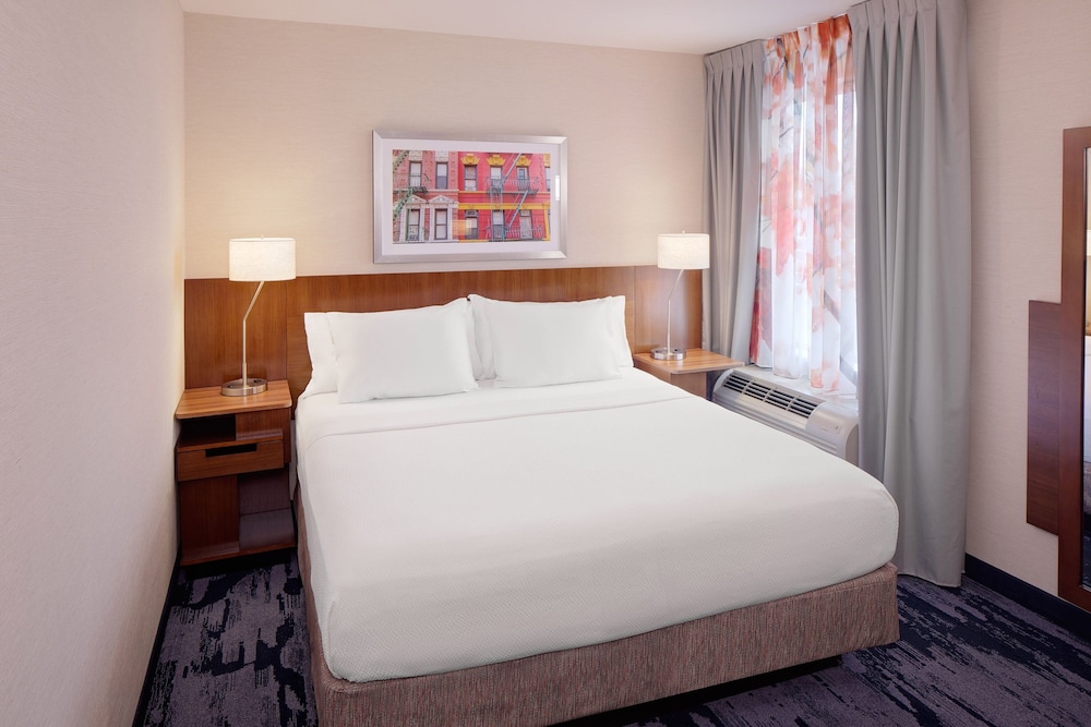 Room, 1 King Bed (Mobility/Hearing Access, Roll-in Shwr) photo 2