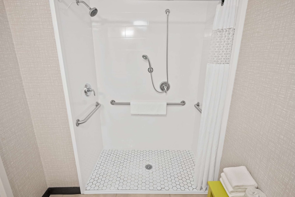 Room, Accessible, Non Smoking - Photo 2
