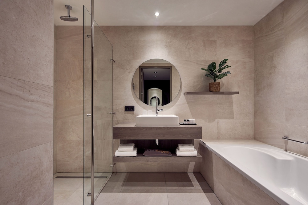 Family Room, 2 Bedrooms, Bathtub photo 3