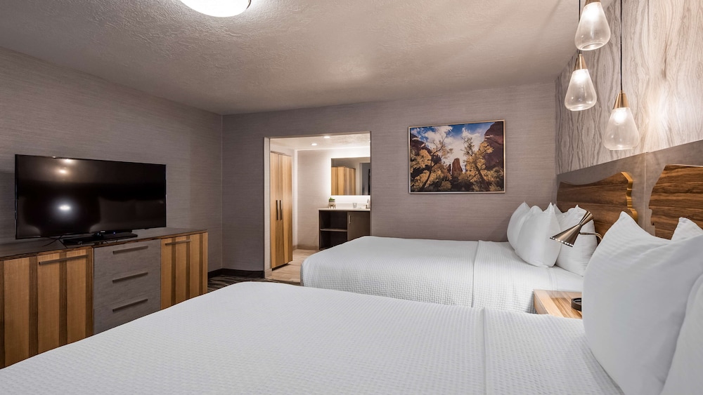 Standard Room, 2 Queen Beds, Non Smoking, Refrigerator & Microwave - Photo 3