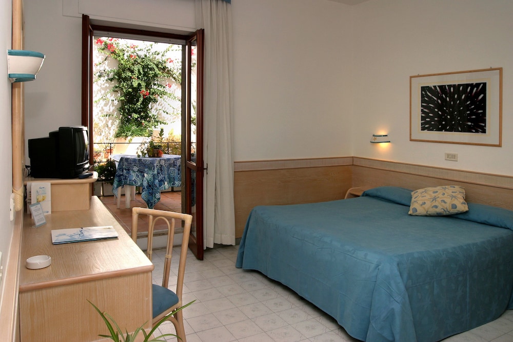 Double Room, Garden View (Gardenia)