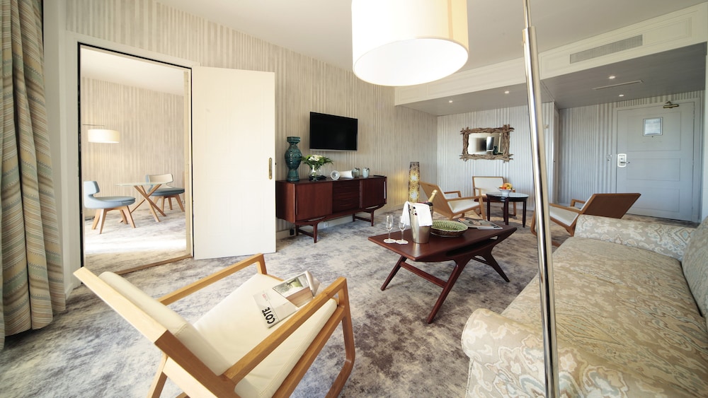 Suite, 1 King Bed with Sofa bed, Balcony, Sea View