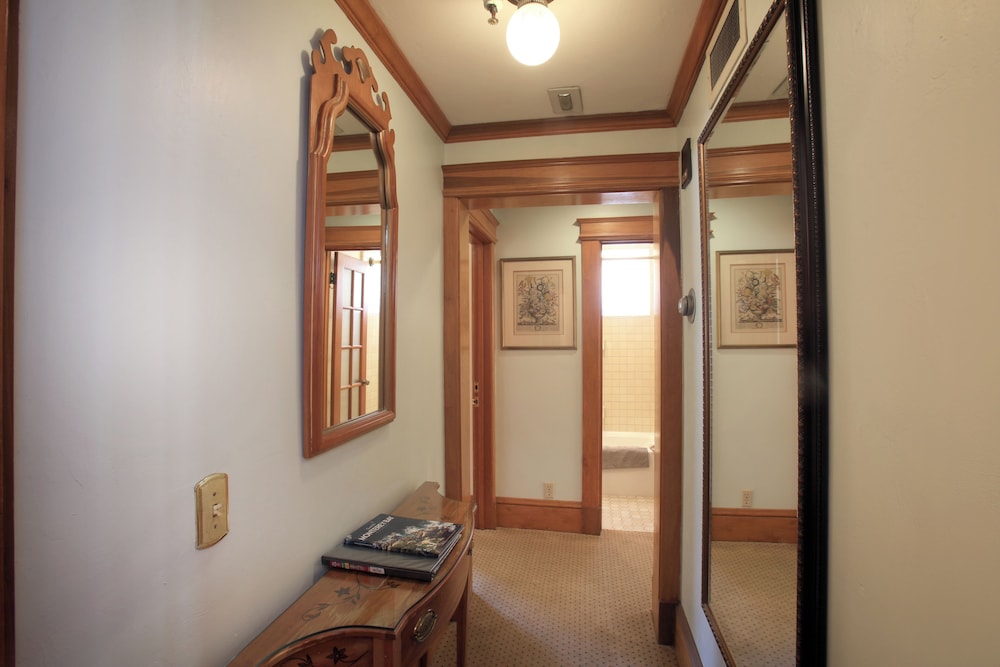 Family Quadruple Room, Multiple Beds (Basement with Window)