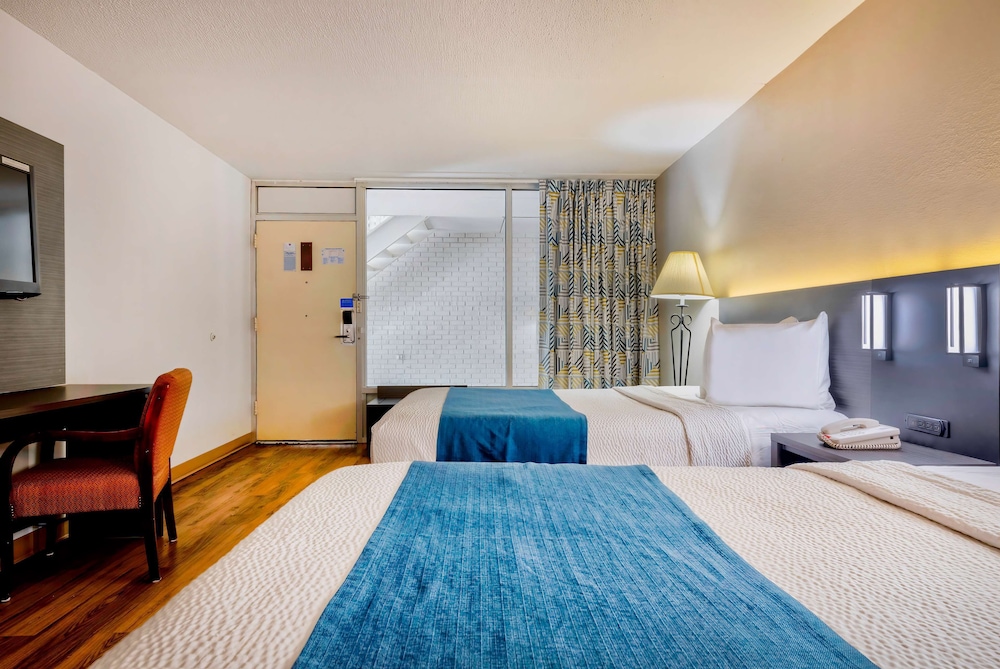 Deluxe Room, 2 Queen Beds, Accessible, Non Smoking photo 3