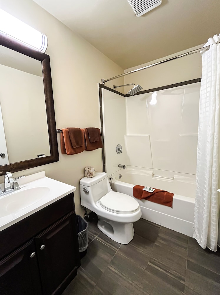 Standard Double Room, 2 Queen Beds photo 3