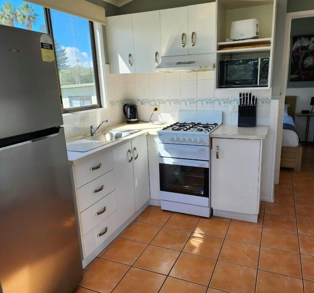 2 Bedroom Queen Cabin photo 3