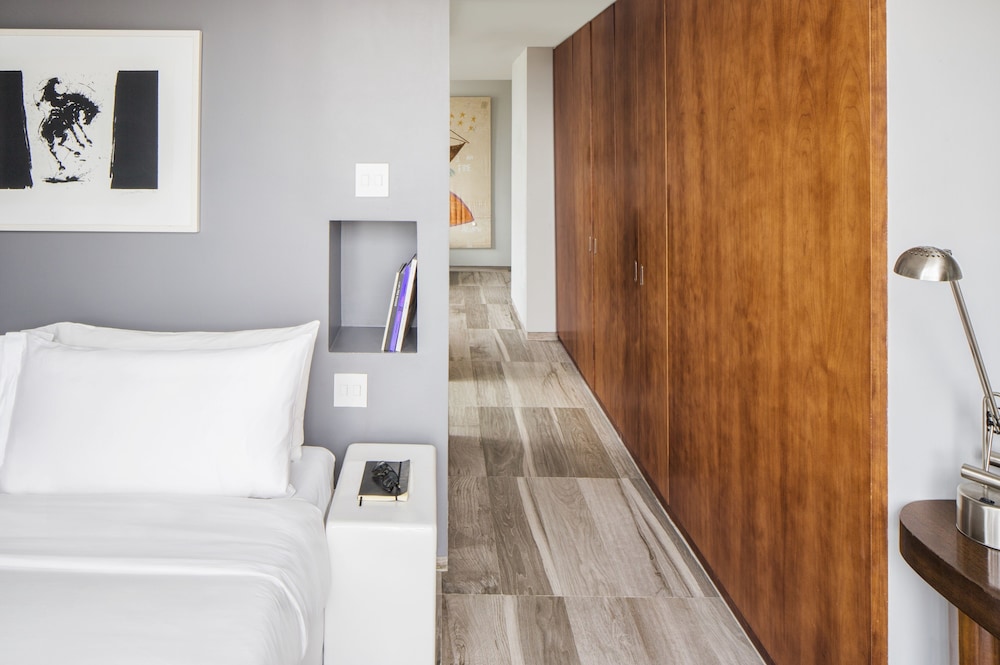 Executive Studio Suite