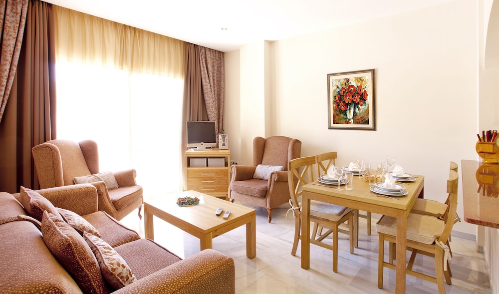 Apartment, 2 Bedrooms, Terrace, Sea View - Photo 5