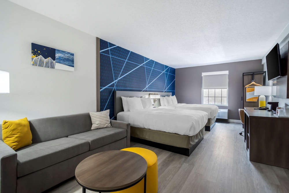 Suite, Multiple Beds, Non Smoking - Photo 1