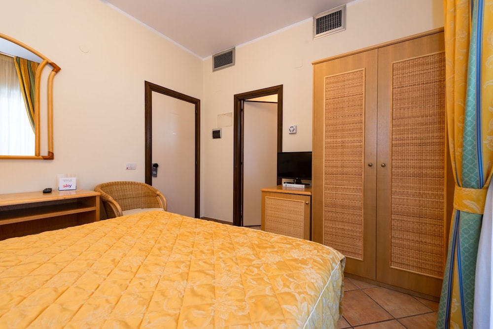 Basic Double or Twin Room photo 2