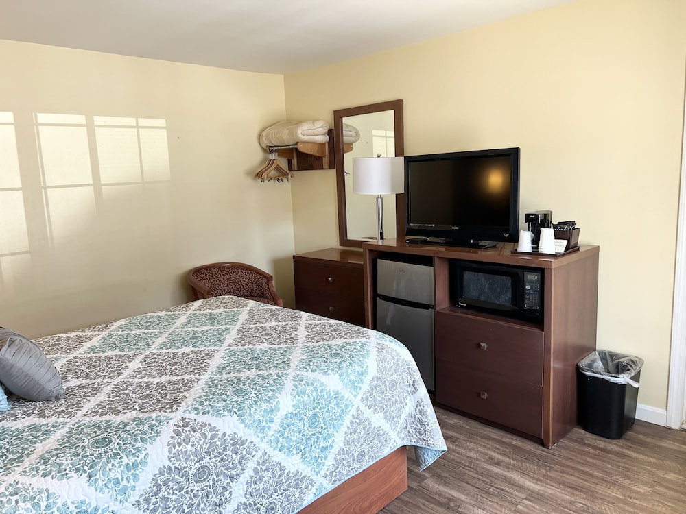 Deluxe Room, 1 Queen Bed, Ocean View photo 3