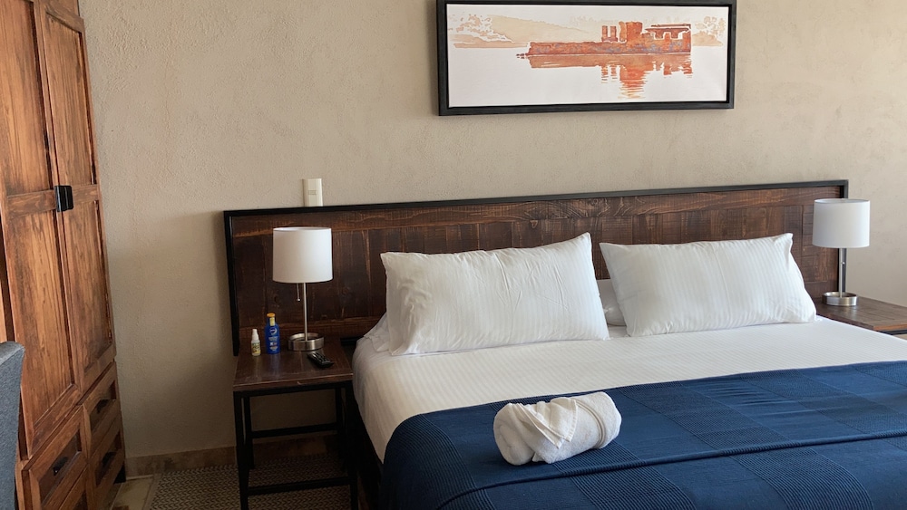 Deluxe Room, 1 King Bed with Sofa bed, Non Smoking, Lake View photo 1