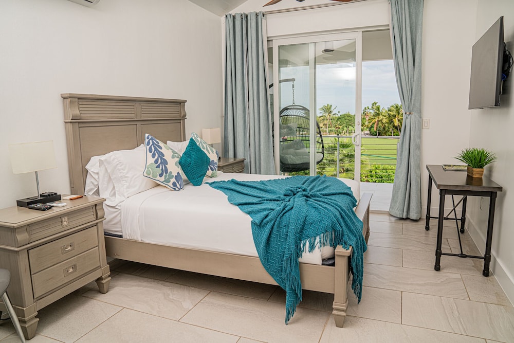 Luxury Villa, 2 Bedrooms, Garden View photo 2