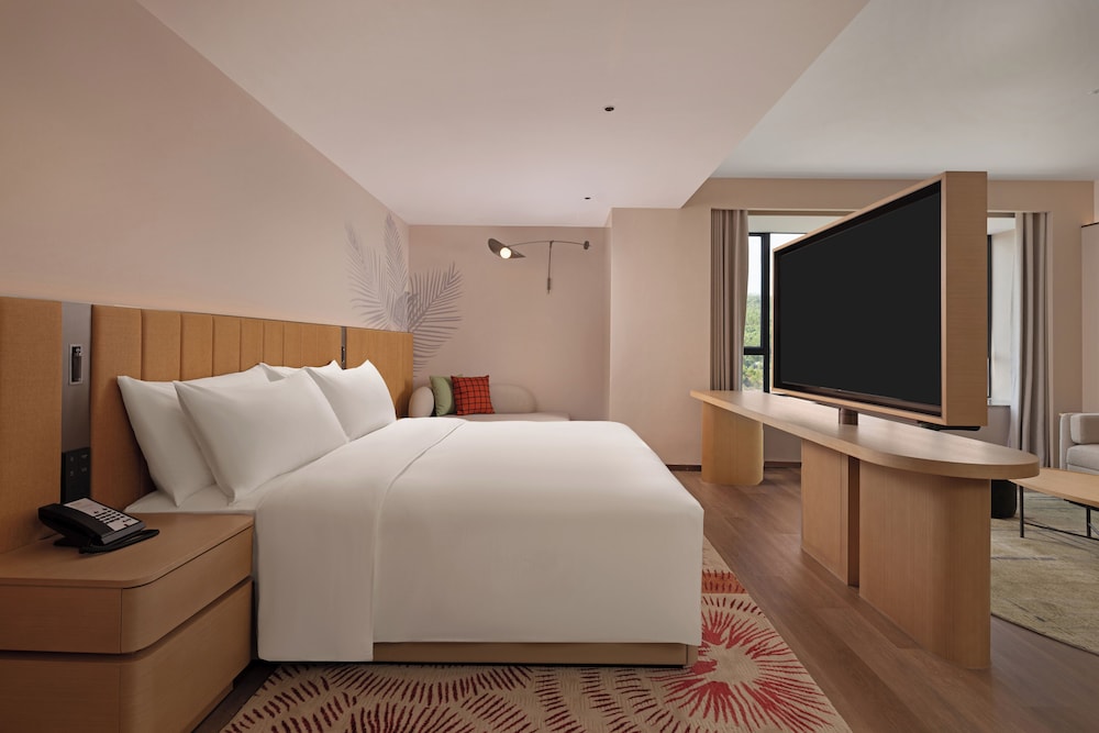 Deluxe Room, 1 King Bed with Sofa bed