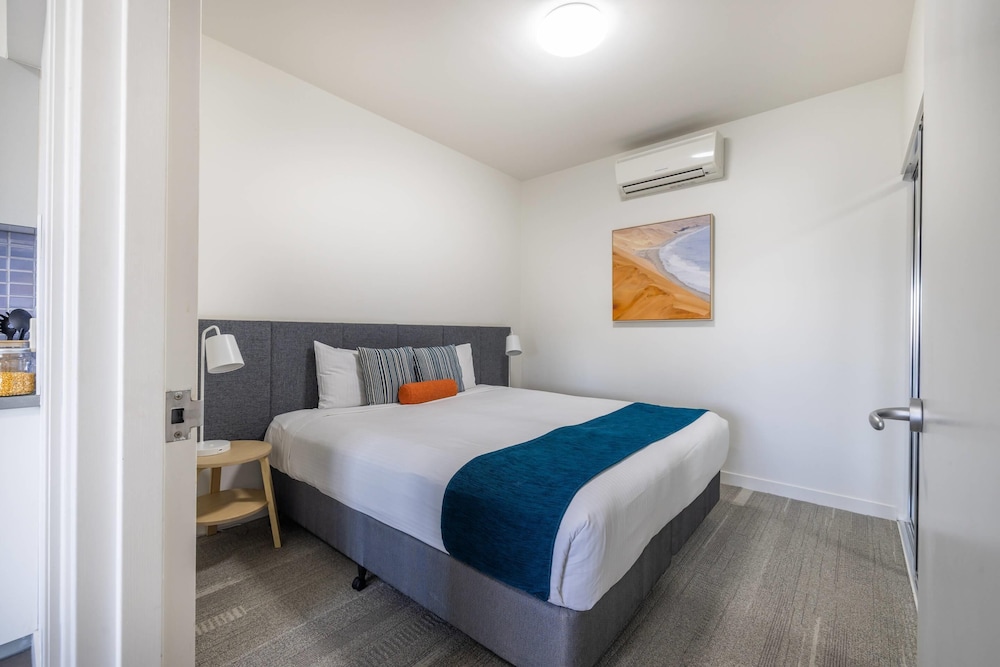 Room, 1 King Bed, Accessible, Non Smoking (Efficiency)