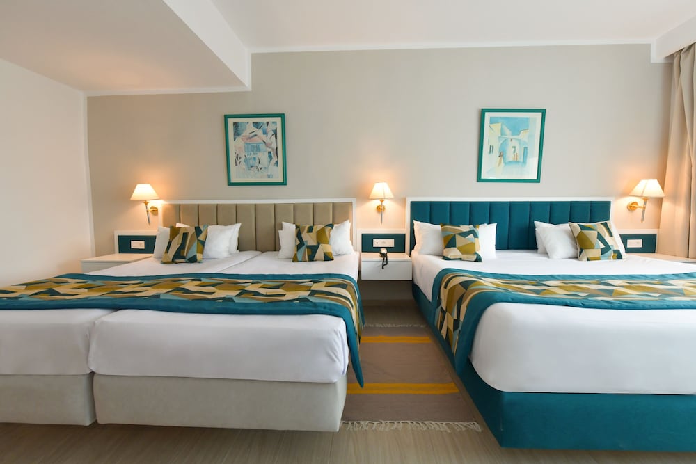 Standard Quadruple Room, Garden View photo 2