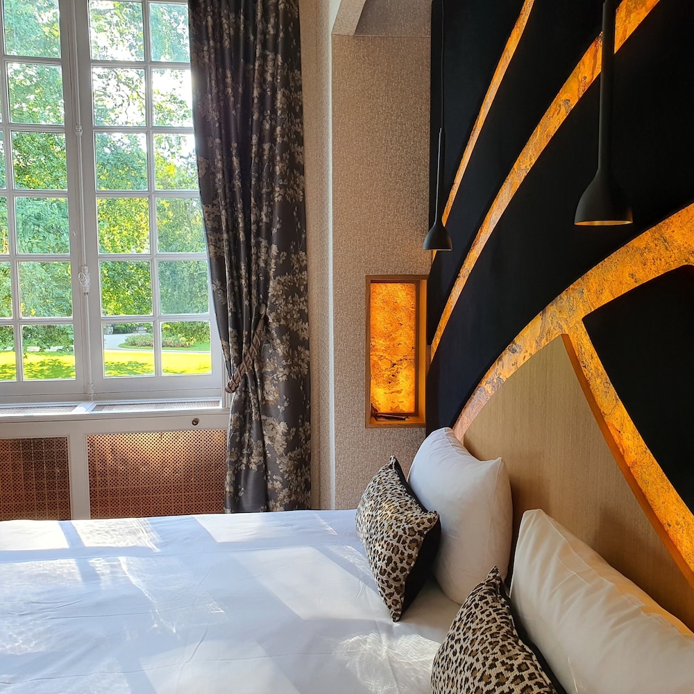 Deluxe Suite, 1 King Bed with Sofa bed, Garden Area photo 2
