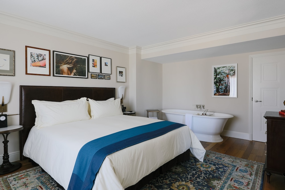 Grande Accessible Suite photo 1