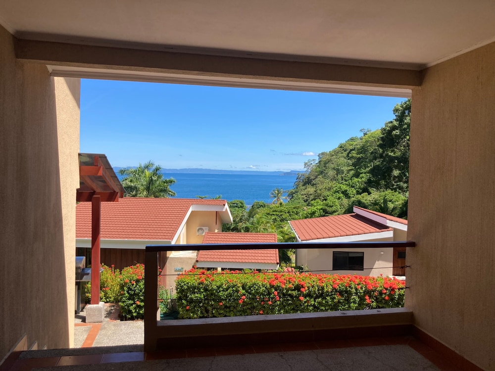 4br Deluxe Ocean View photo 2