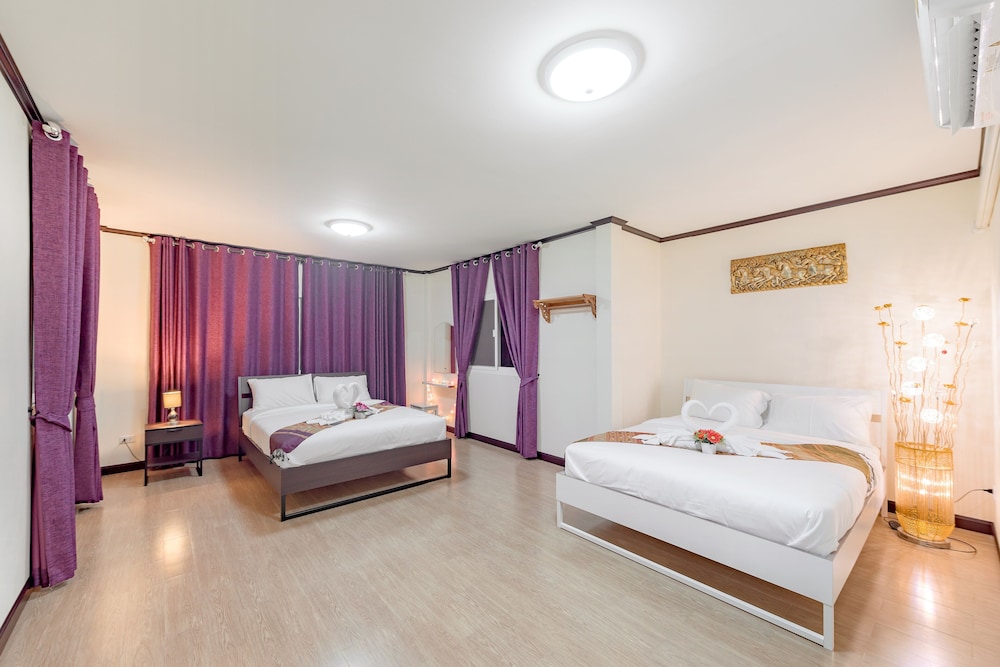 2 Queen Beds 1 Bedroom