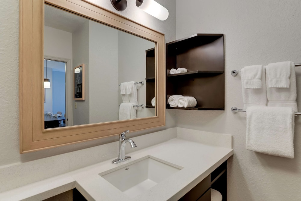 Room, 1 Queen Bed, Accessible - Photo 5