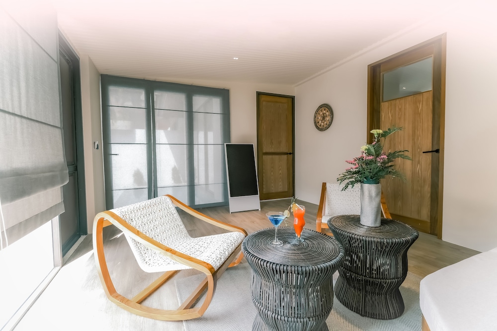 Family Suite Pool Villa (Roundtrip airport transfer) - Photo 7