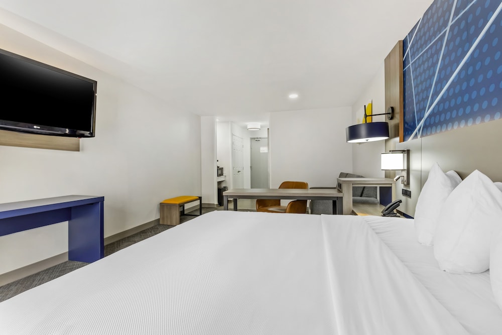 Room, 1 King Bed, Accessible, Non Smoking - Photo 3