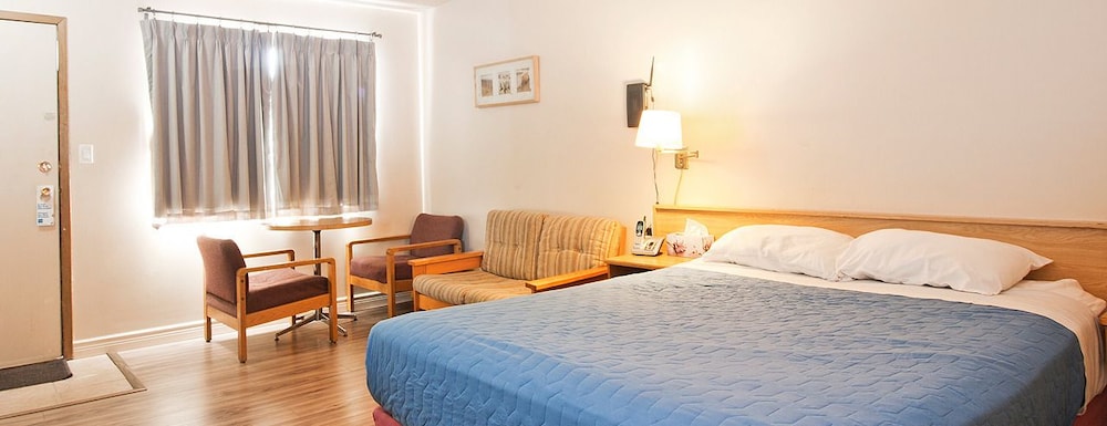 Standard Room, 1 Queen Bed, Non Smoking photo 2