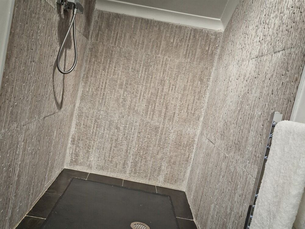Superior Double Room, Ensuite, Garden View (Slate) photo 3