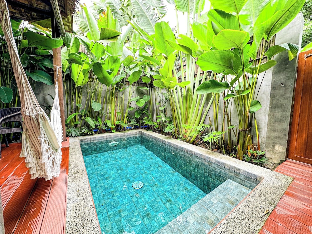 VIP Glass Villa