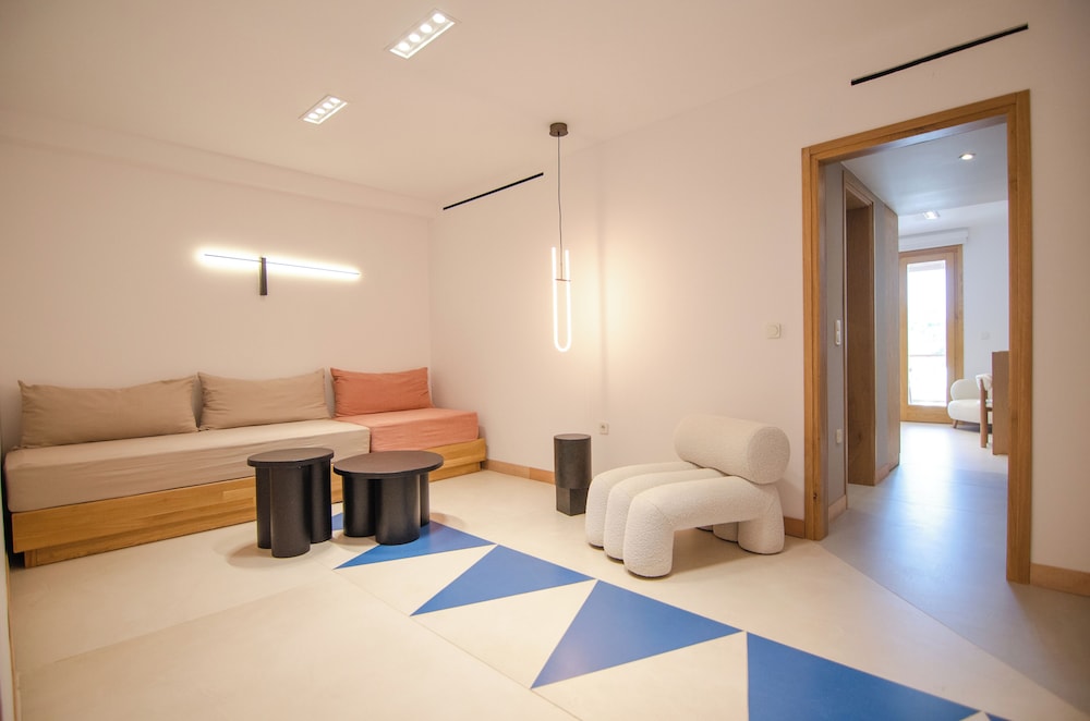 Luxury Suite - Photo 3