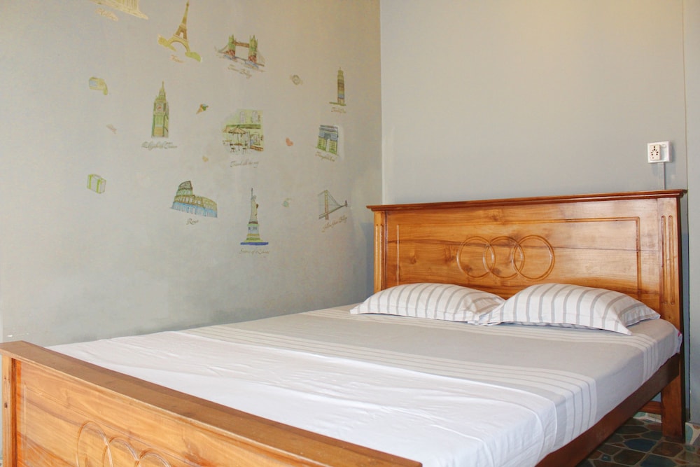 Basic Double Room, 1 Queen Bed, Smoking photo 2